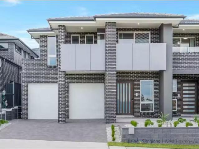 Deal! 4 BR 87 Southern Cross Avenue, Middleton Grange Townhous.