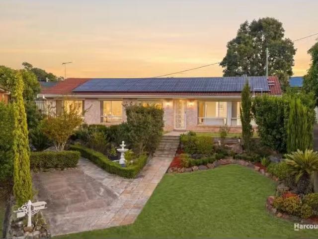Charming 4 BR 8 Barker Place, Leumeah House for rent Listed b.