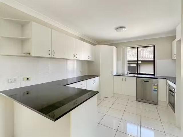 Deal! 4 BR 8 Emily Street, Ormeau, QLD 4208