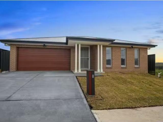 For Rent! 4 BR 8 Galah Drive, Warnervale House for rent Liste.