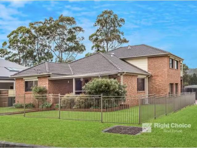 New 4 BR 93 Fisher Street, Oak Flats House for rent Listed by.