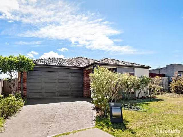 Unique 4 BR 95 Manna Gum Drive, Pakenham, VIC 3810 House for.