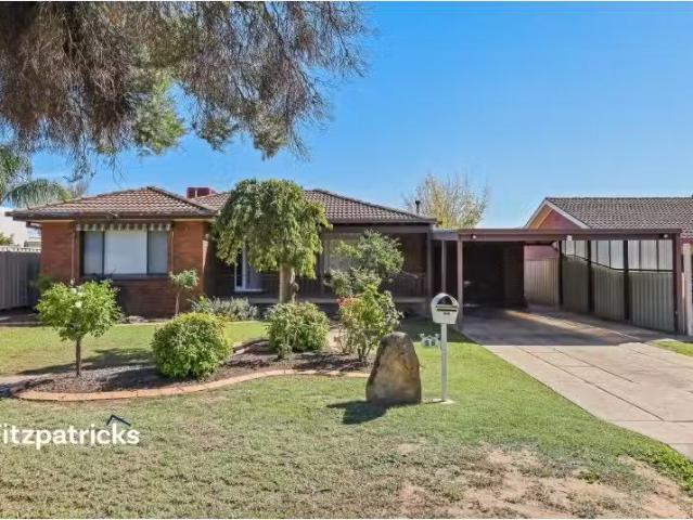 Just in! 4 BR 98 Vincent Road, Lake Albert House for rent Lis.