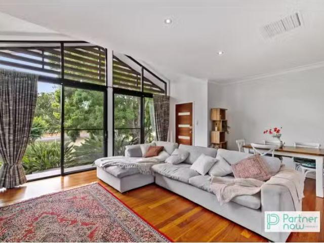 Charming 4 BR 9 Darrell Road, TAMWORTH House for rent Listed.