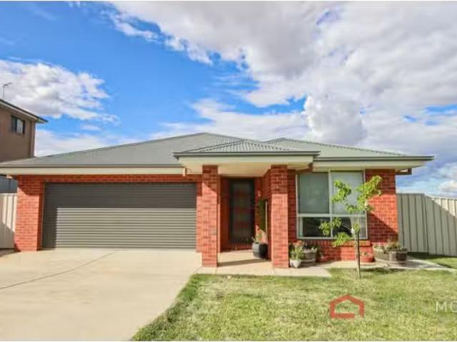 Just in! 4 BR 9 Eureka Street, Estella House for rent Listed.
