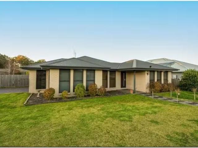 Cozy 4 BR 9 Lions Drive, Mudgee House for rent Listed by Kate.
