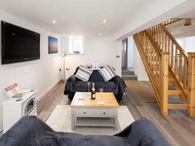 Deal! 4 BR High Street