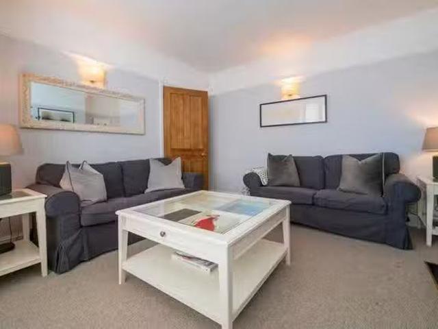 Cozy 4 BR Station Road