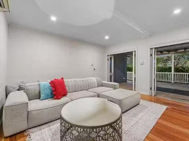 Charming 4 BR Queens Road