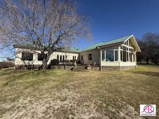 Unique 4 BR The Homestead 356 Claremont Road, Armidale House.