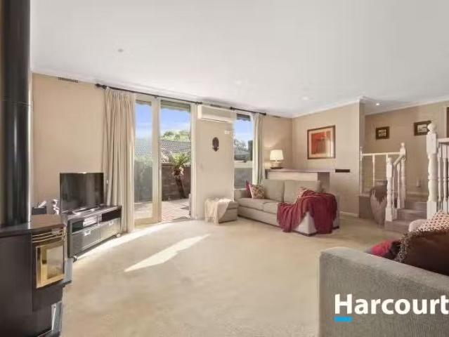 Nice 4 Dalroy Crescent, VERMONT SOUTH, VIC 3133 House for Rent