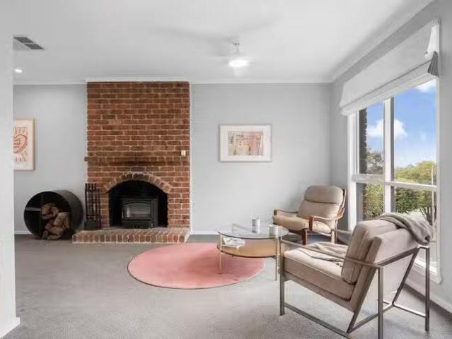 Deal! 4 Dyson Drive, Sunbury, VIC 3429