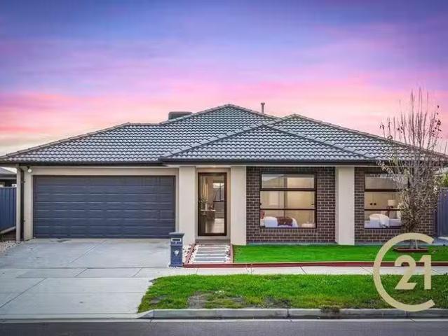 Charming 4 Fermanagh Street, Alfredton, VIC 3350