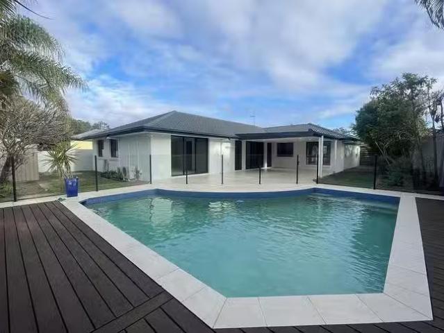 Nice 4 Kettlewell Chase, Arundel, QLD 4214