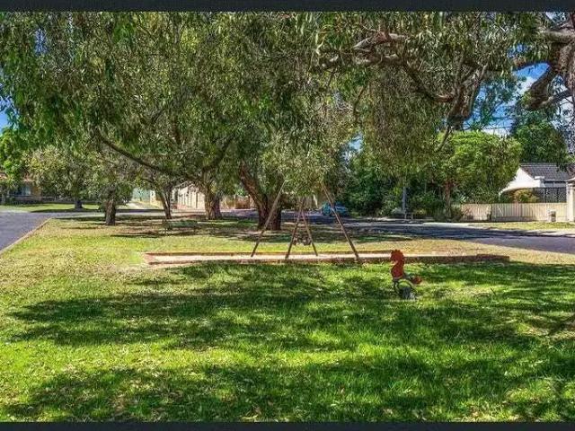 Nice 4 Hodgson Place, Kardinya, WA 6163