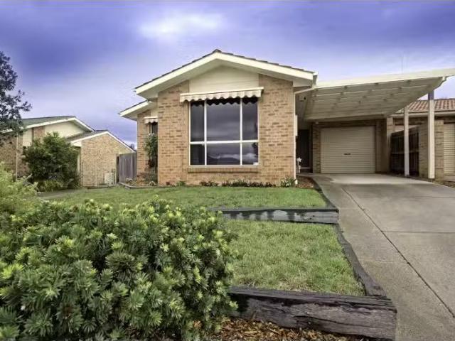 Deal! 4 Iterra Grove, NGUNNAWAL House for rent Listed by Laur.