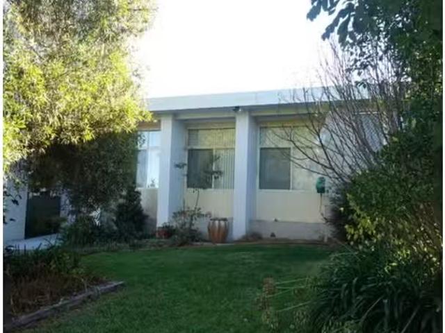 For Rent! 4 Osborne Avenue, Bathurst House for rent Listed by.
