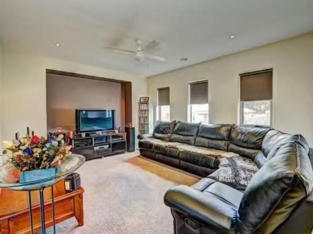 For Rent! 4 Sheehan Ct, Ballarat East VIC 3350 House For Lease