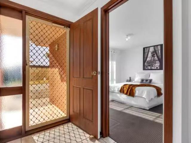 Rental! 4 Spaxton Crescent, Craigmore, SA 5114