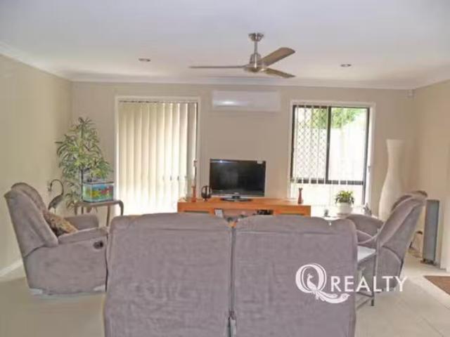 Just in! 4 Parkside Place, Forest Lake, QLD 4078