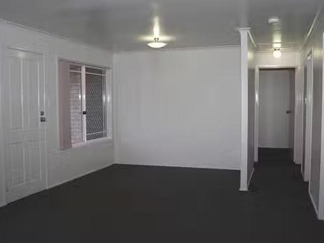 Deal! 4 Pearce Court, Eagleby, QLD 4207