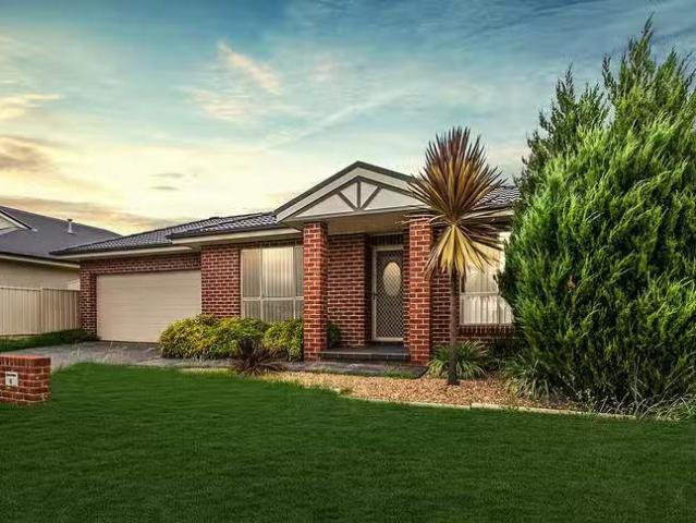 Charming 4 Romano Drive, Orange, NSW 2800