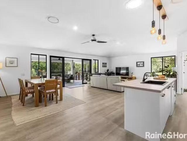 Unique 4 Range Street, Pomona, QLD 4568