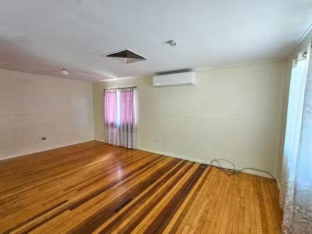 Nice 4 Richards Crescent, Townview, QLD 4825