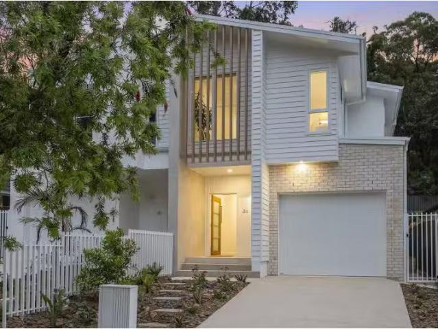 Deal! 4A Flowerdale Avenue, Merewether Townhouse for rent Lis.