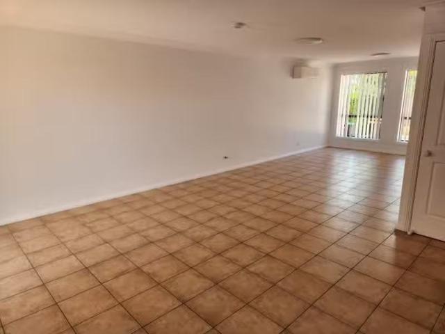 Unique 5/41 45 Ashcroft Avenue, CASULA Townhouse for rent Lis.