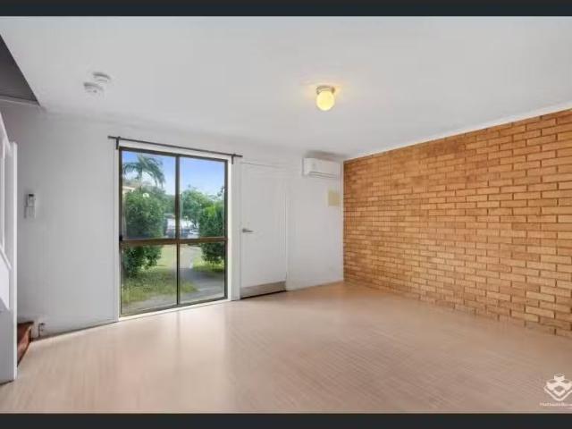 New 54/30 Glenefer Street, RUNCORN Townhouse for rent Listed.