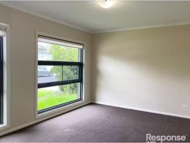 Cozy 54 Moluccana Crescent, Ropes Crossing House for rent Lis.
