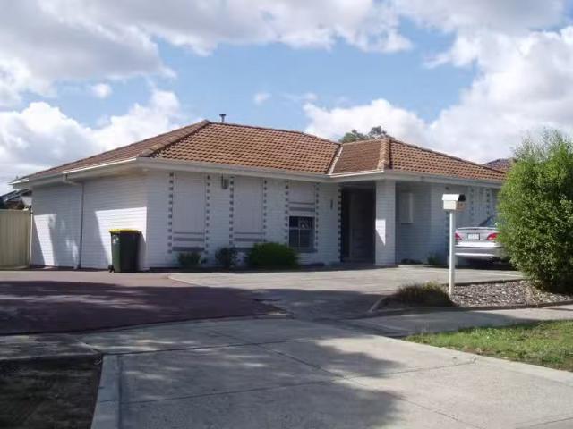 Just in! 54 Dongola Road, Keilor Downs VIC 3038