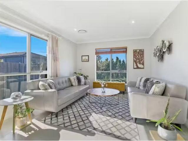 Deal! 5/6 Birallee Street, The Ponds Townhouse for rent Liste.