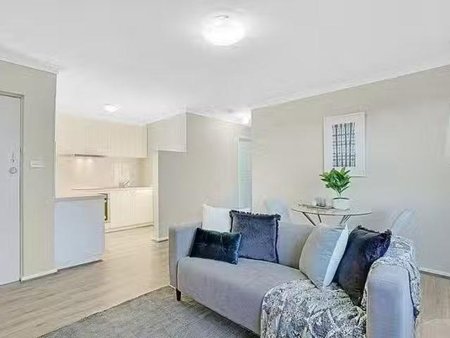 Deal! 5/7 Currie Street, Jolimont, WA 6014