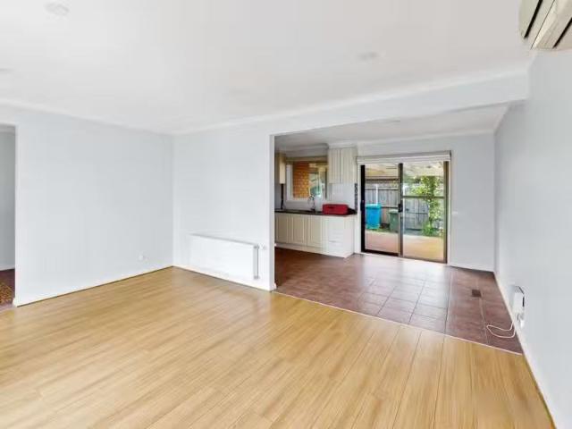 Cozy 57 Circle Drive South, Cranbourne VIC 3977