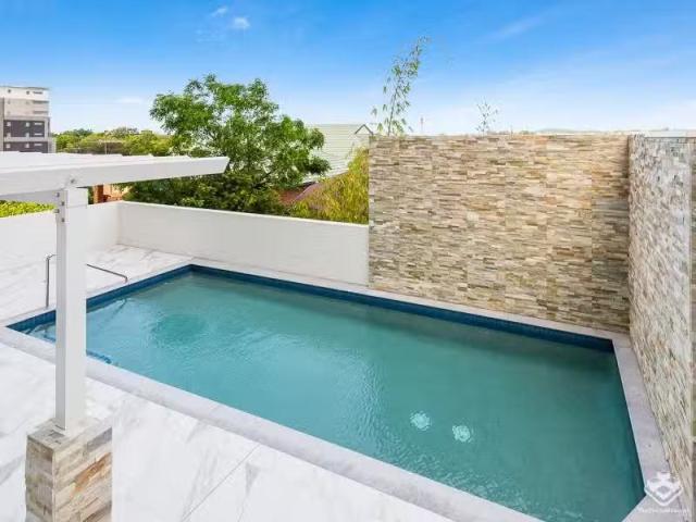 Cheap 504 / 70 Carl Street, Woolloongabba Apartment for rent.