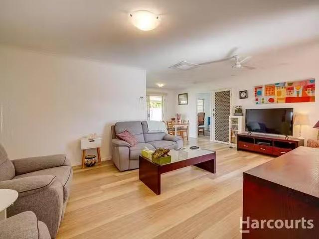 Rental! 50 Bowerbird Avenue, Eli Waters, QLD 4655