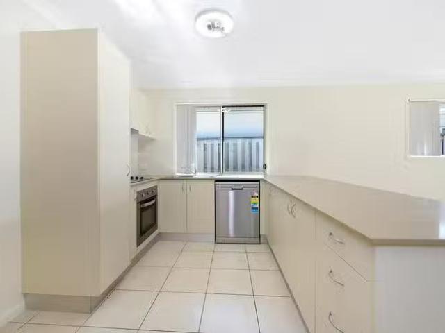 Unique 50 Coogee Terrace, Blacks Beach, QLD 4740