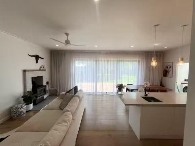 New 50 Graeme Street, Aberdeen House for rent Listed by Moniq.