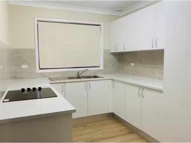 Deal! 5/103 Cumberland Road, Ingleburn Townhouse for rent Lis.