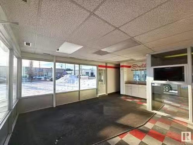 Charming 5108 50 Street, Drayton Valley, AB, T7A 1R6 commerc.