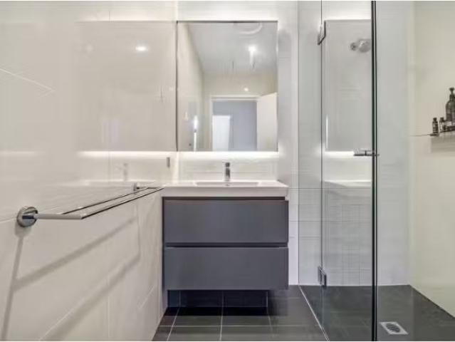 Charming 512/19 Minogue Crescent, Forest Lodge Apartment for r.