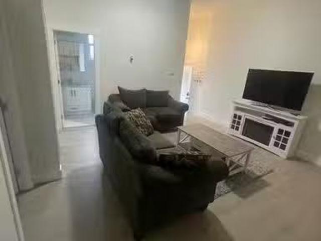 New 51340830 32737 Bellvue Pl