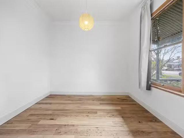 Just in! 517 Doveton Street North, Soldiers Hill, VIC 3350