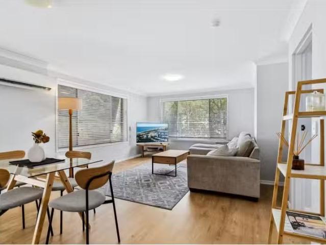 Cozy 5/14 Kirkwood Road, Tweed Heads South Apartment for rent.