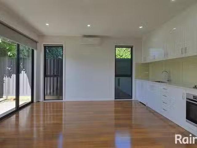 Just in! 5/16 18 Curtin Street, Saint Albans, VIC 3021