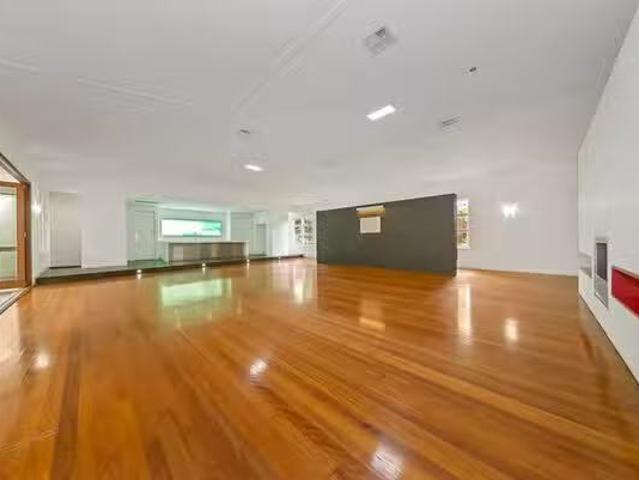 Cozy 51 Chiswick Road, Bardon, QLD 4065