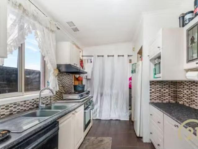 Cozy 51A Maud Street, Fairfield West Apartment for rent Liste.