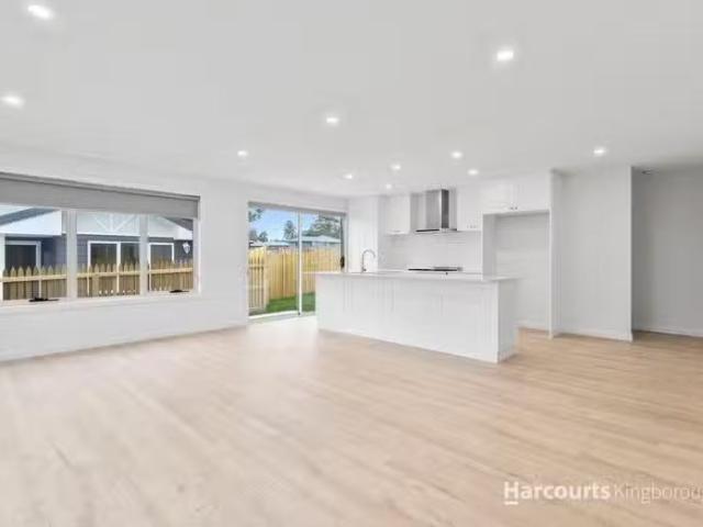 Unique 5/21 Turquoise Way, KINGSTON, TAS 7050 Unit for Rent